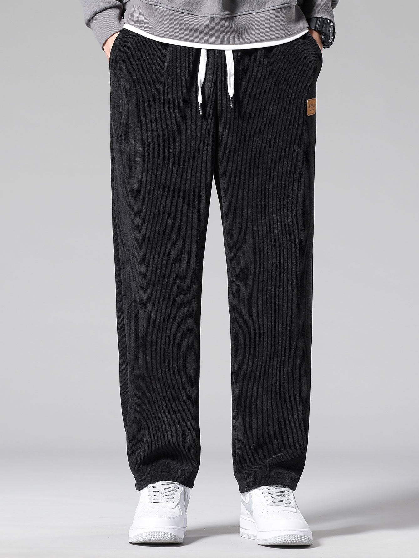Duval Paris™ | Pantalon en velours côtelé à jambe droite