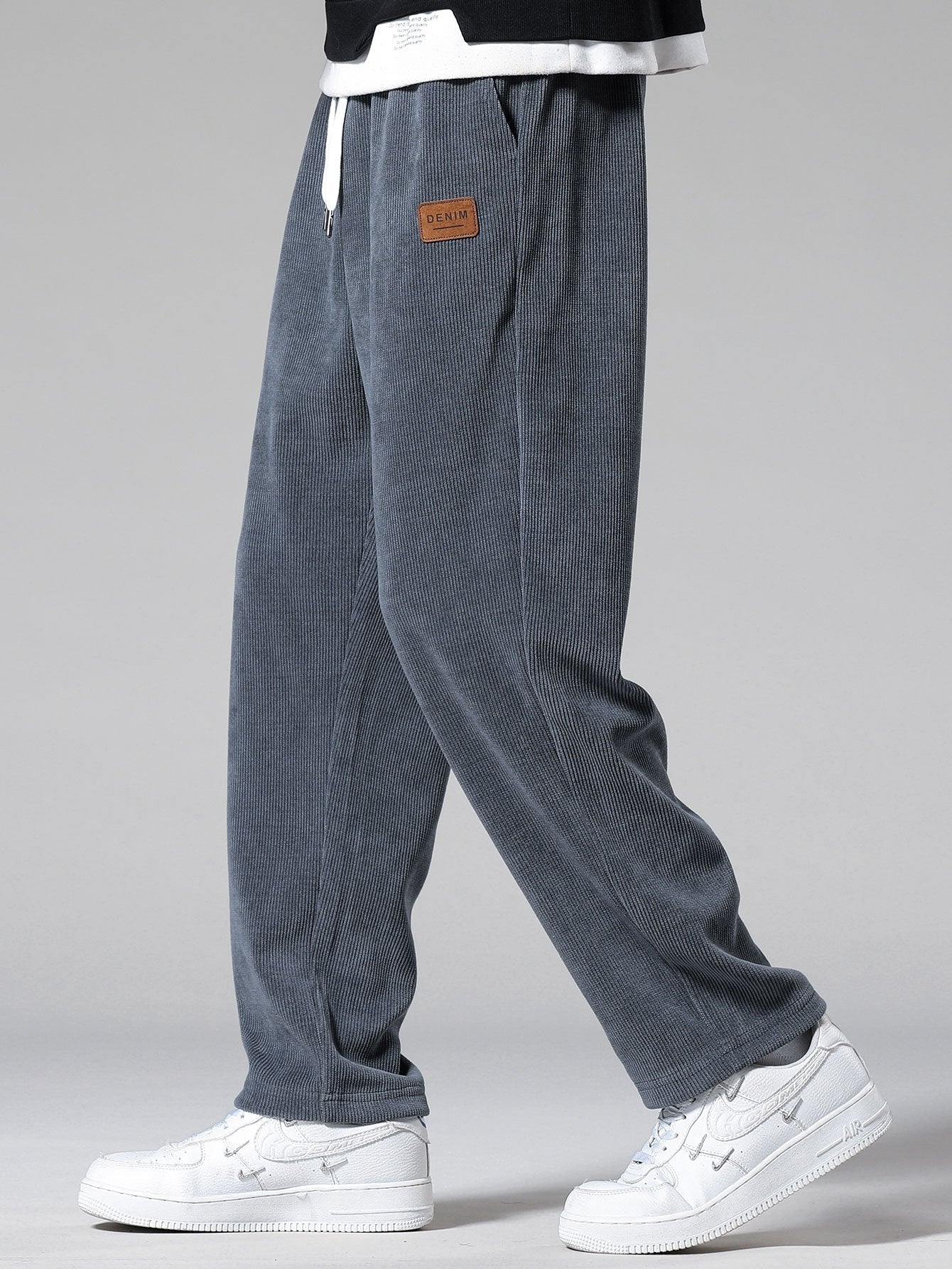 Duval Paris™ | Pantalon en velours côtelé à jambe droite