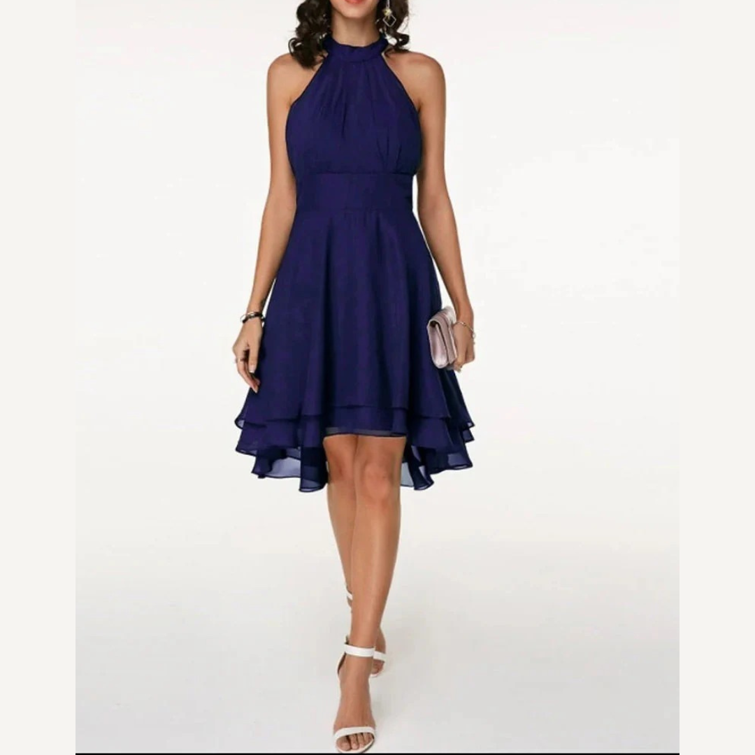 Kurzes Damenkleid – Stilvolles ärmelloses Kleid mit Gerüschtem Saum
