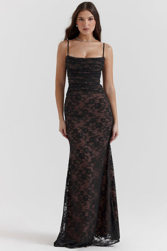 Isabella – Robe moulante élégante à manches longues et décolleté carré