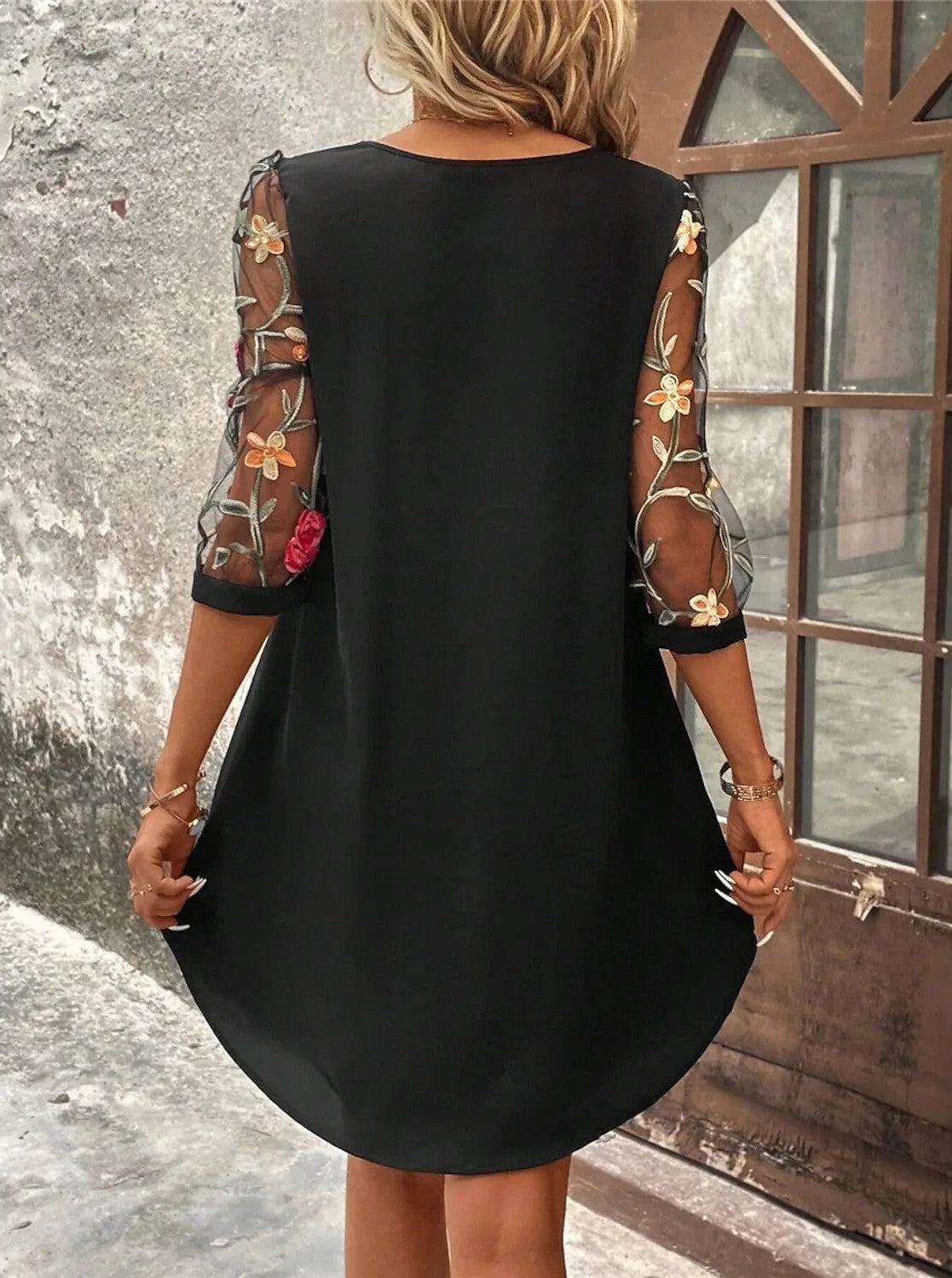 Robe d’Été Élégante Femme Manches Brodées Coupe Ample Tissu Léger Usage Quotidien