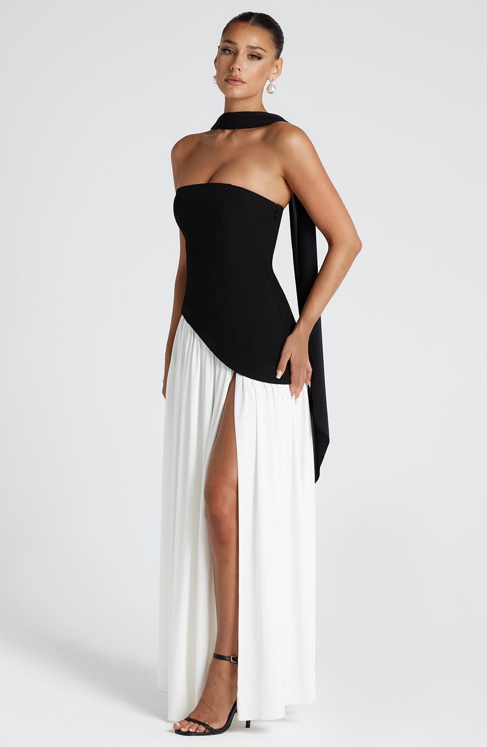 Sopheline - Strapless maxi jurk met hoge split en asymmetrische taille dames