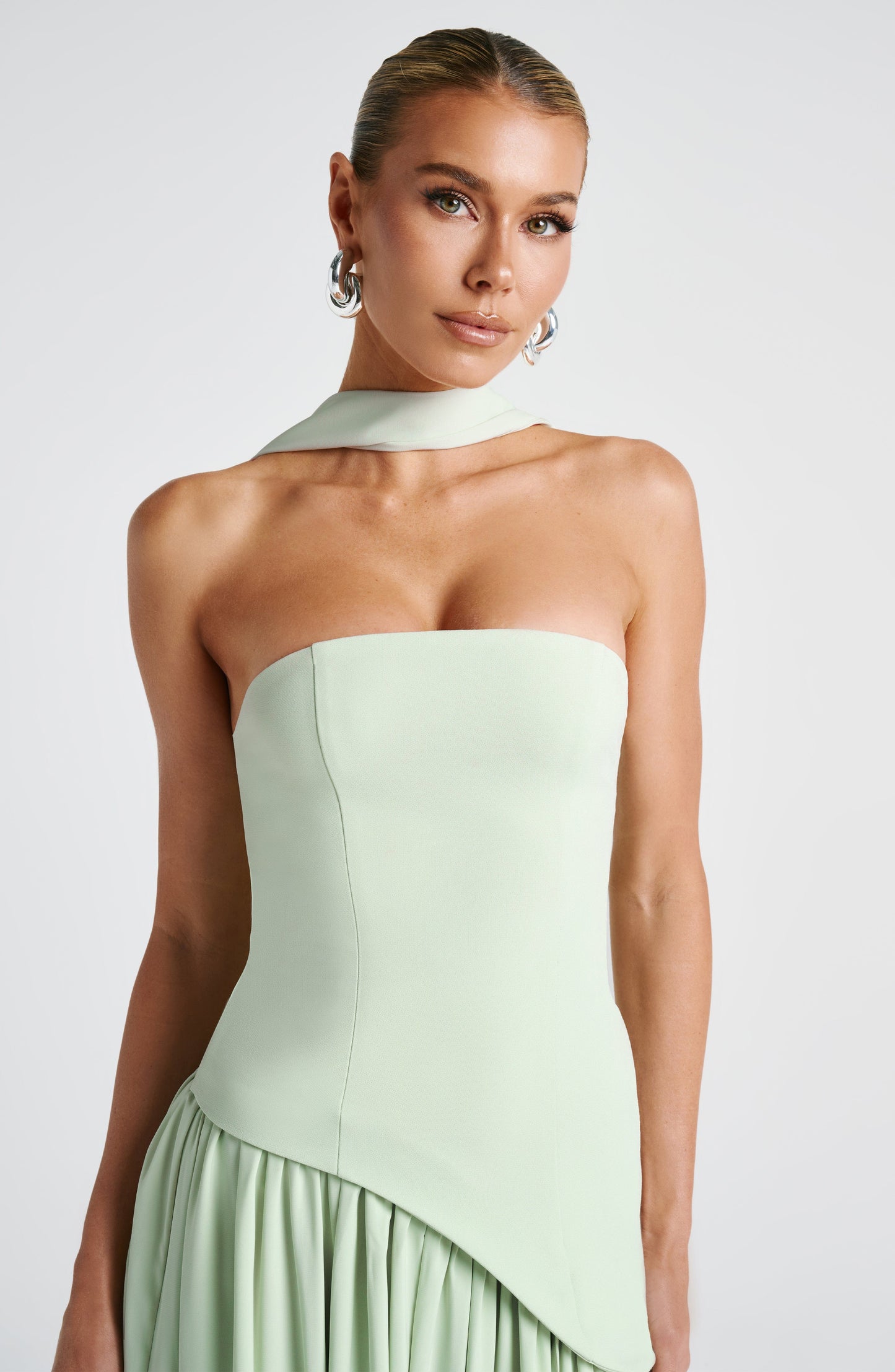 Sophie – Robe maxi bustier avec fente haute et taille asymétrique femme