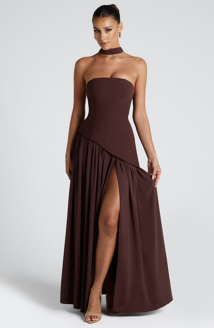 Sopheline - Strapless maxi jurk met hoge split en asymmetrische taille dames