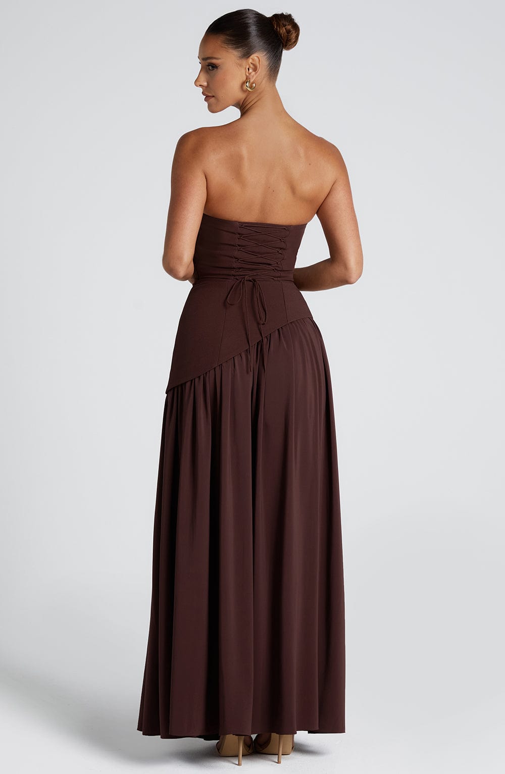 Sophie – Robe maxi bustier avec fente haute et taille asymétrique femme