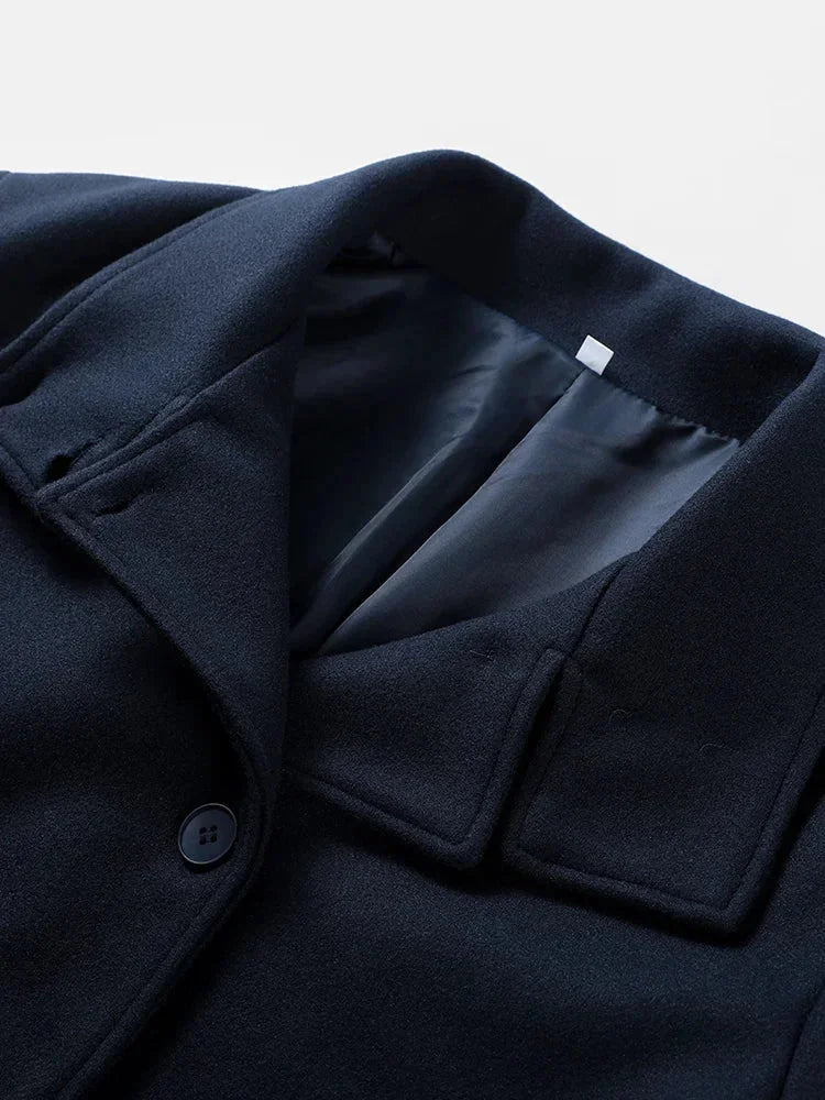 Women's short coat with buttons and stand-up collar