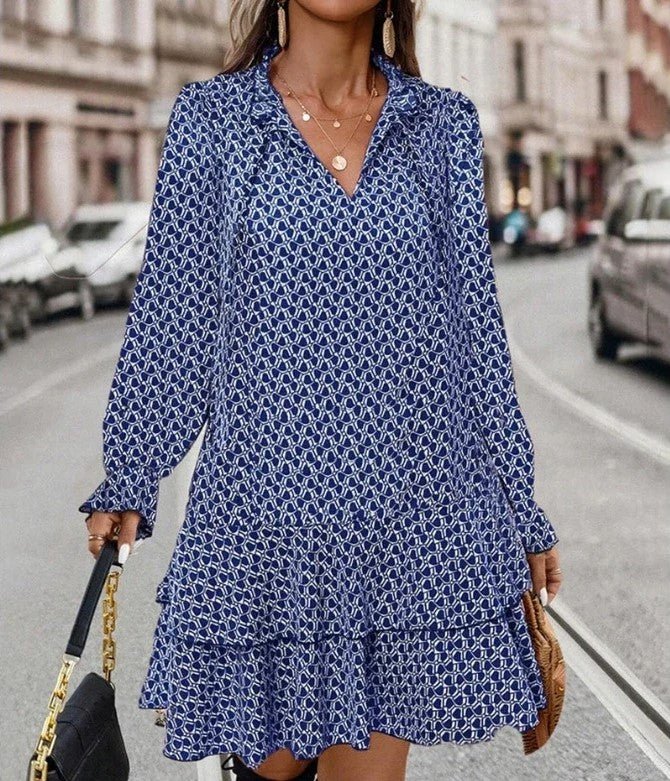 Kjole med mønster i chiffon – Langærmet forårsmodel med flæsedetaljer