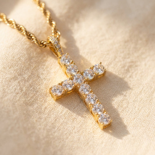 Collana Elegante Classica con Croce in Oro
