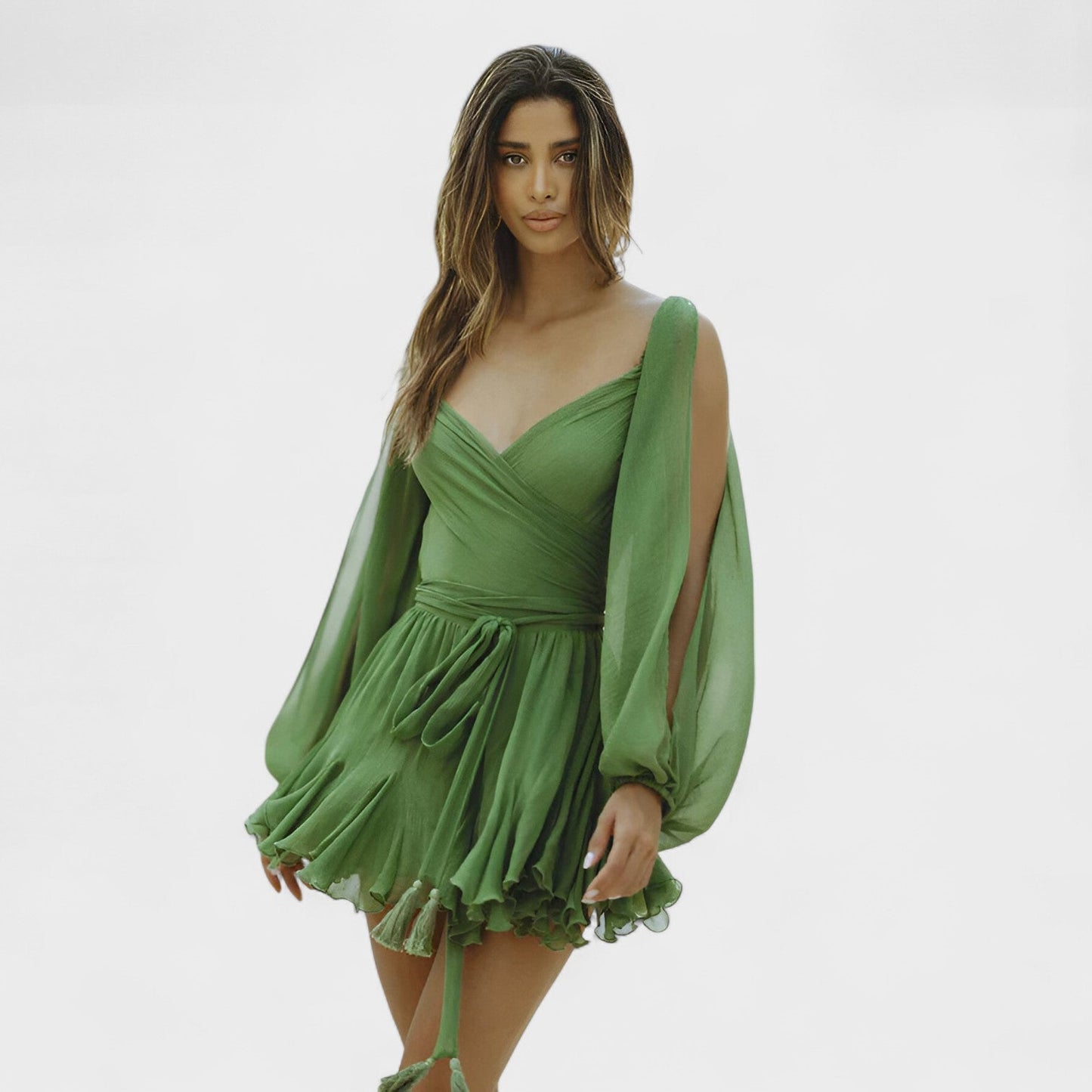 Valentina – Vestido Corto León Dorado que Realza tu Feminidad