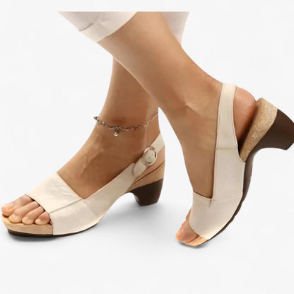 Emilia | elegante sandal med mellemhøjde hæl og bagremrem - Hvid-beige - Emilia | elegante sandal med mellemhøjde hæl og bagremrem - €25 - {{ product_tags }