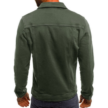 Veste en jean verte pour homme vue de dos, style décontracté, manches longues, col classique. Mode masculine, tendance automne-hiver.