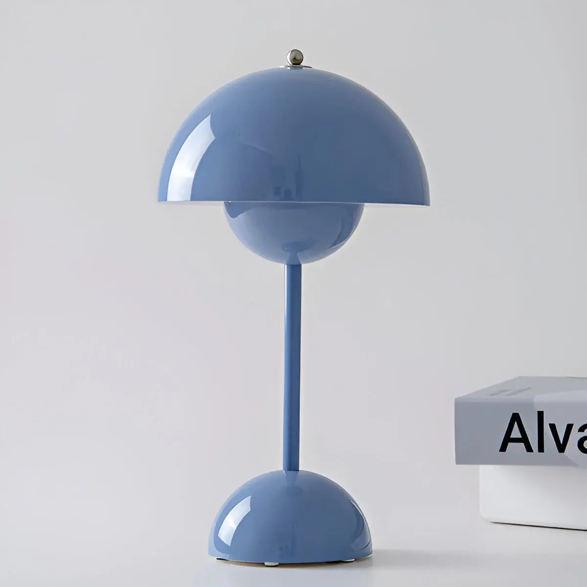 Elegant Skandinavisk Bordlampe med Justerbart Lys