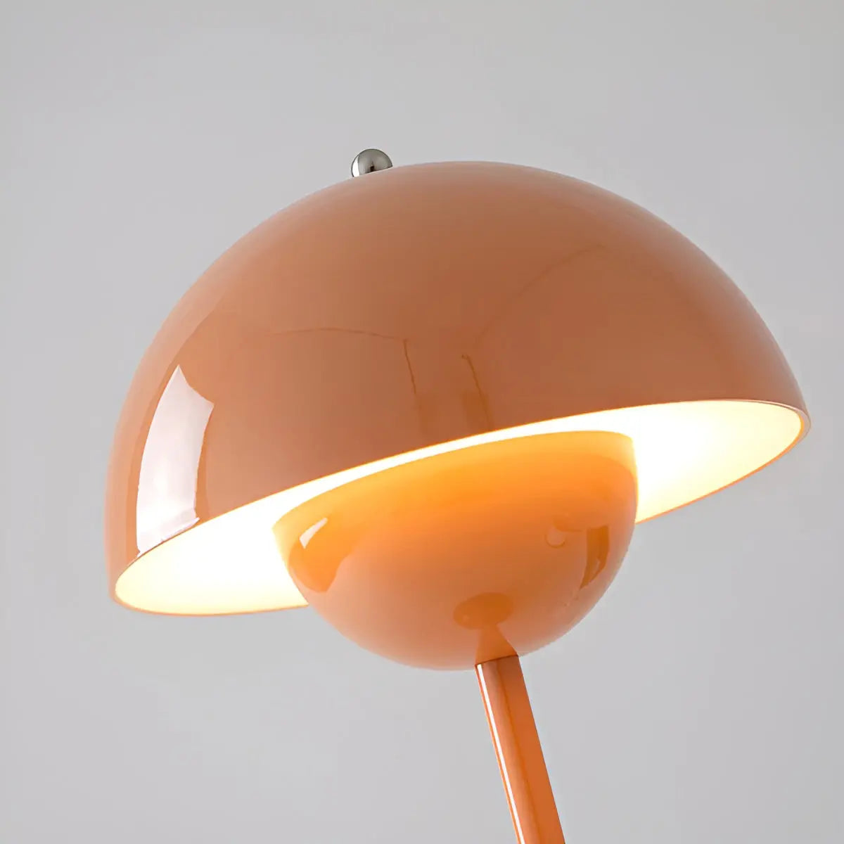 Elegant Skandinavisk Bordlampe med Justerbart Lys