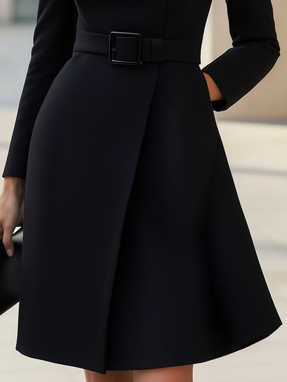 Maria | Vestido Evasê Elegante com Gola Alta e Cinto