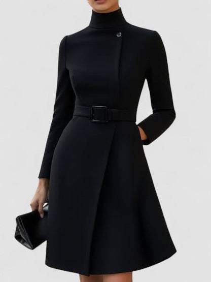 Maria | Vestido Evasê Elegante com Gola Alta e Cinto