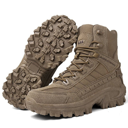 Bottes de randonnée marron robustes avec semelle crantée, lacets renforcés et design résistant. Idéales pour trekking et activités extérieures.