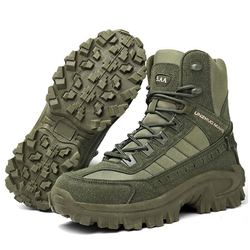 Bottes de randonnée vertes robustes avec semelle crantée, lacets renforcés et design militaire. Chaussures outdoor pour trekking et aventure.