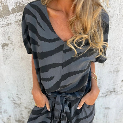 Alina™ - Ensemble top et pantalon à col en V imprimé zèbre