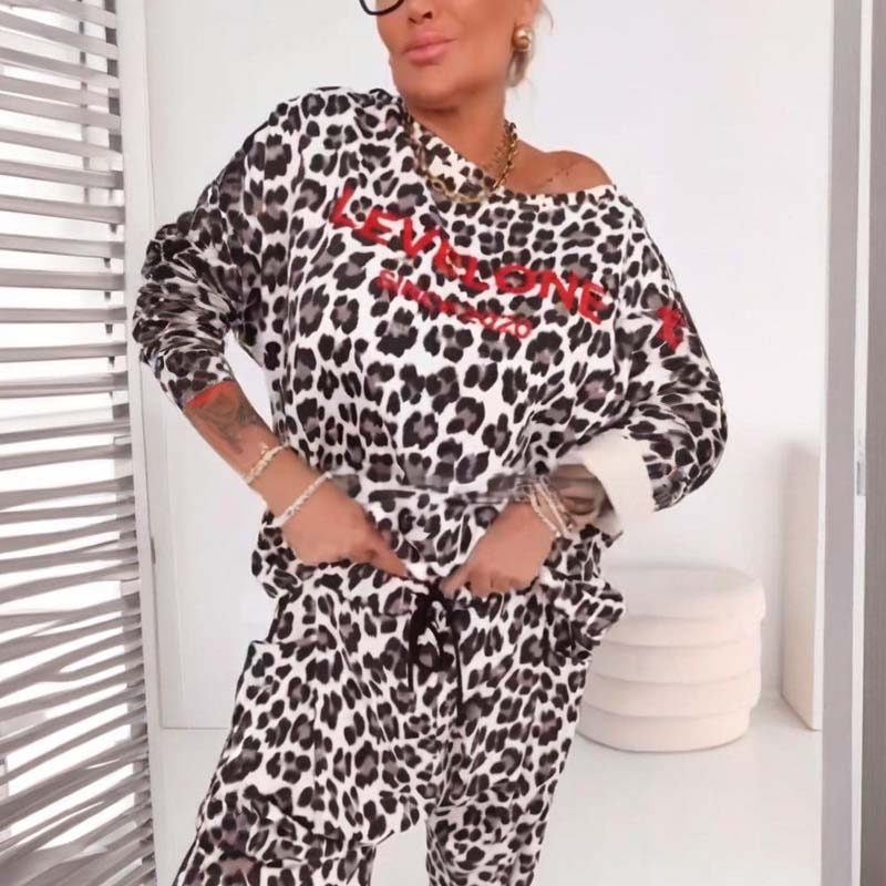 Reina | Damen-Zweiteiler, mit Leopardenmuster & modern