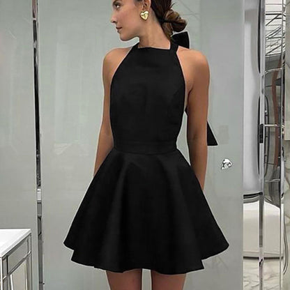 Sukienka koktajlowa z satyny o kroju flare - Valeria-Czarny-XS-Trend Polska