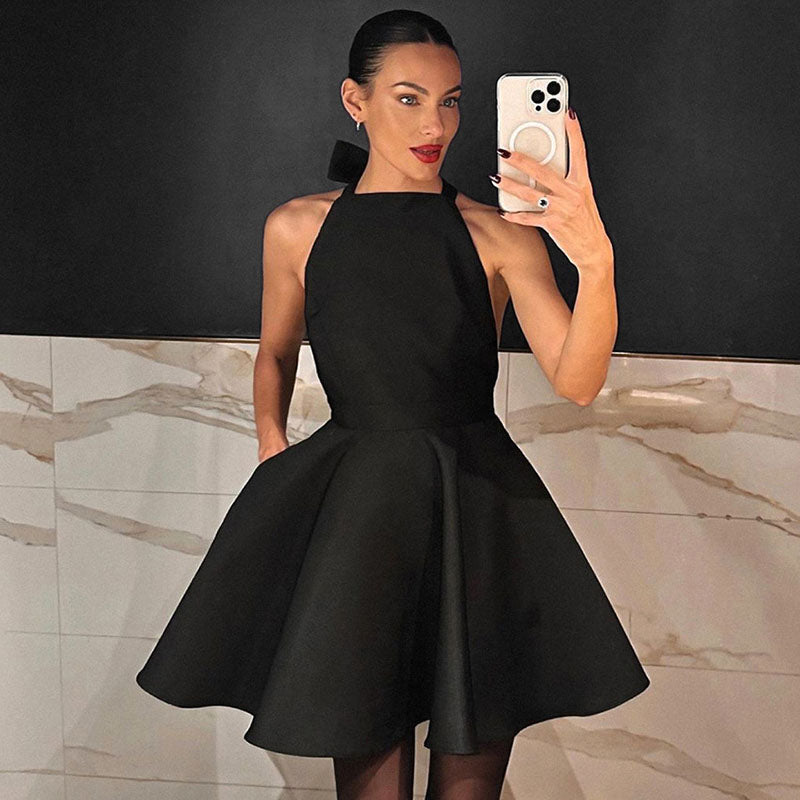 Sukienka koktajlowa z satyny o kroju flare - Valeria-Czarny-XS-Trend Polska
