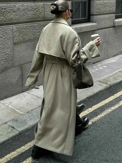 Eleganter Damen-Langmantel mit Rippkragen und Schnürung für einen lässigen Stil