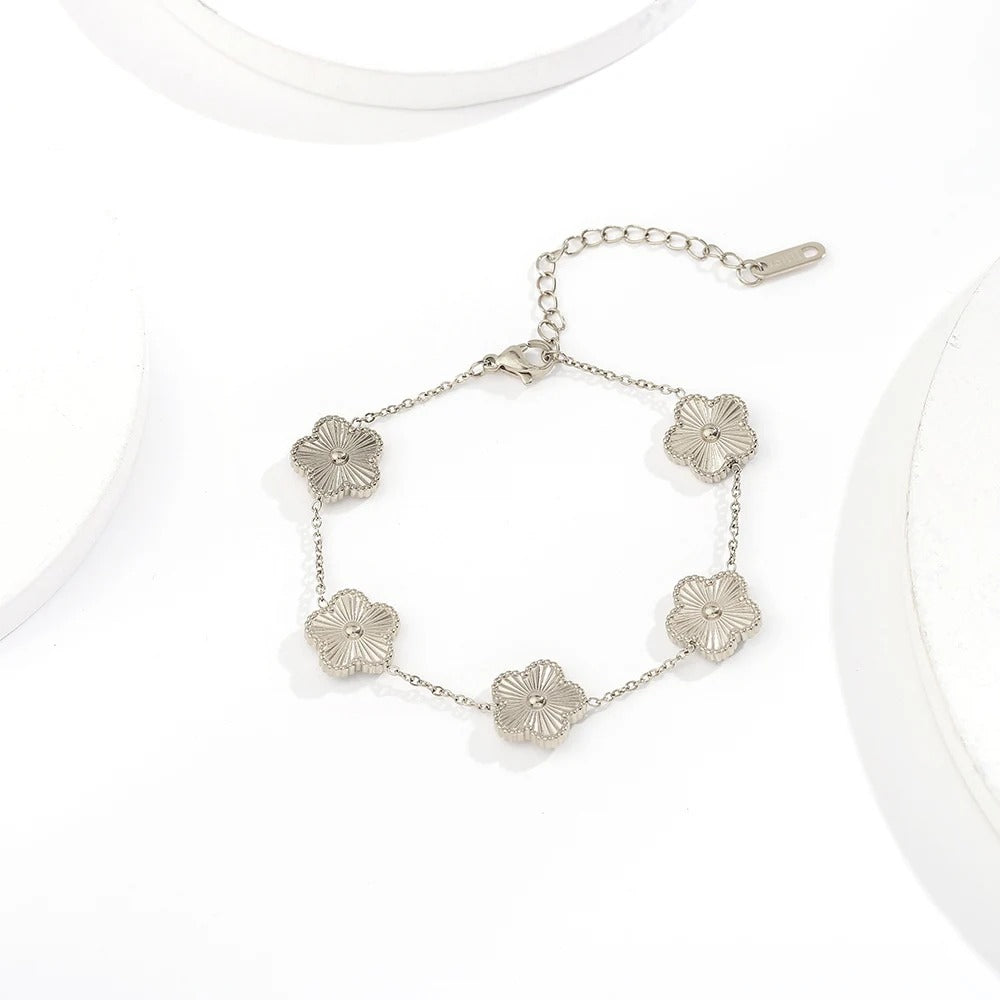 Flora Clover Bracelet (BUY 1 GET 2 FREE)
