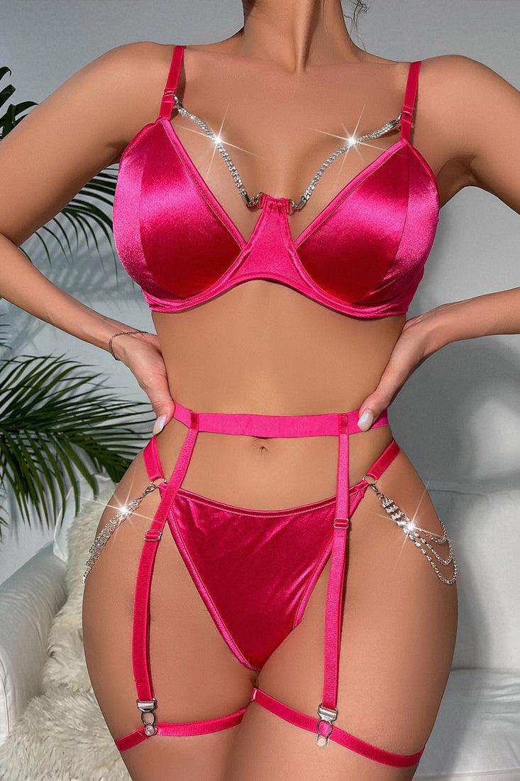 Roze satijnen set met strass en ketting – luxe 5‑delige lingerie