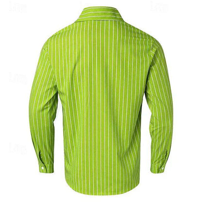 Chemise verte à rayures blanches verticales, manches longues, vue de dos. Mode homme élégante, tendance, style décontracté.